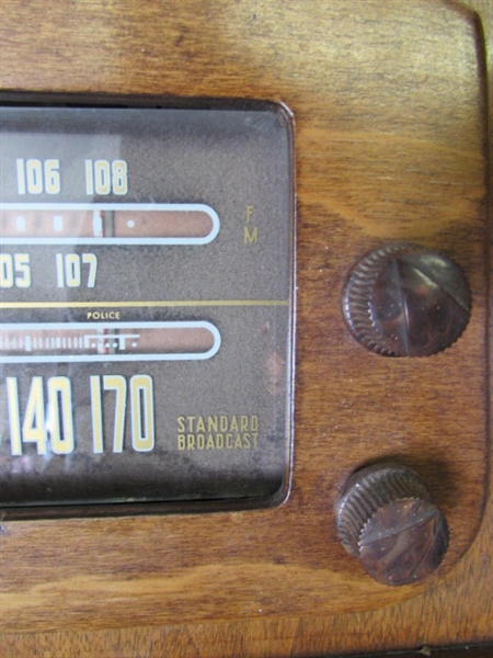 Vintage Philco Tube Radio Phonograph