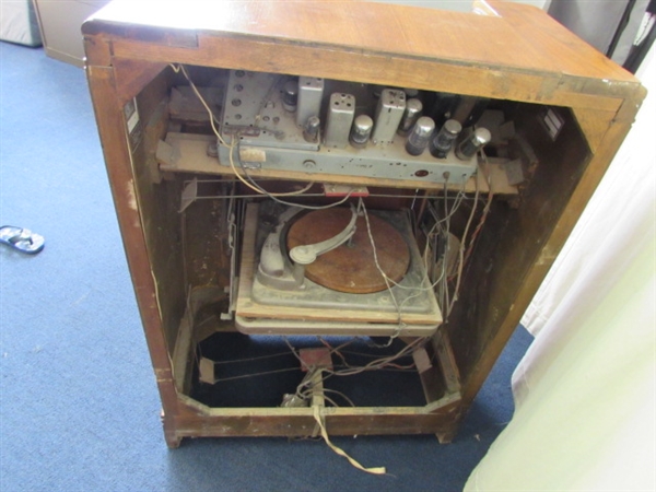 Vintage Philco Tube Radio Phonograph