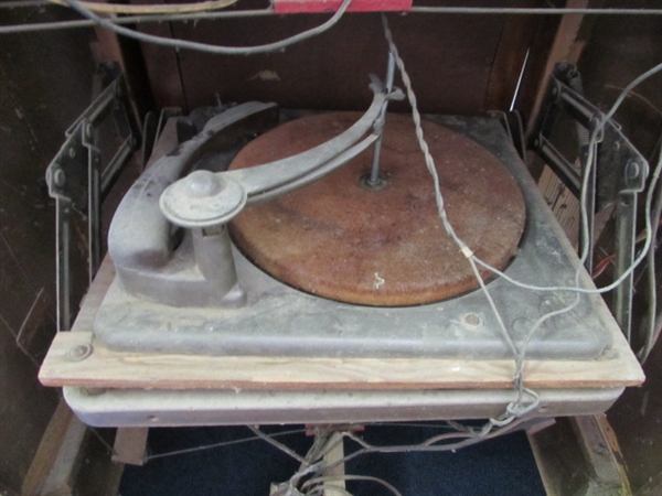 Vintage Philco Tube Radio Phonograph