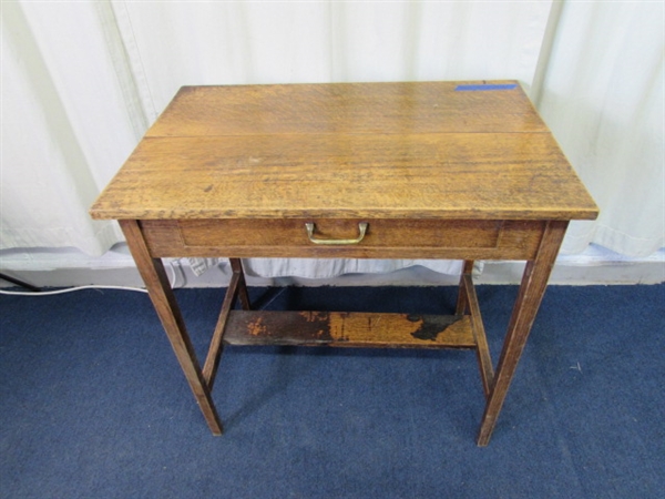 Antique Quarter-sawn Oak Table With Drawer