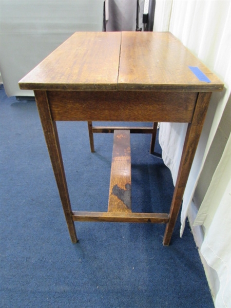 Antique Quarter-sawn Oak Table With Drawer