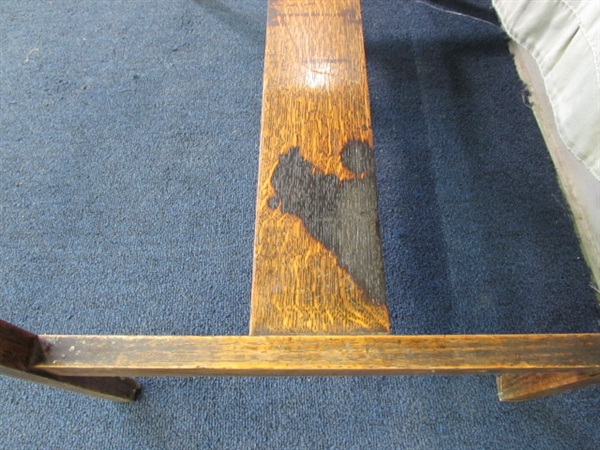 Antique Quarter-sawn Oak Table With Drawer