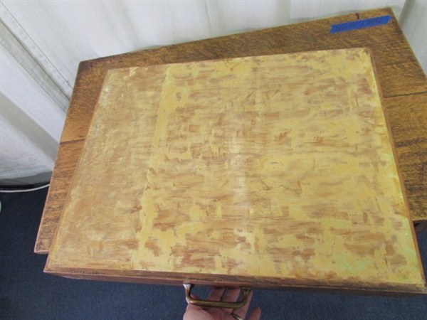 Antique Quarter-sawn Oak Table With Drawer