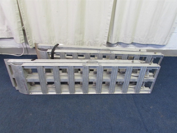 FOLDING ALUMINUM RAMPS