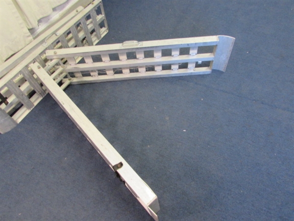 FOLDING ALUMINUM RAMPS