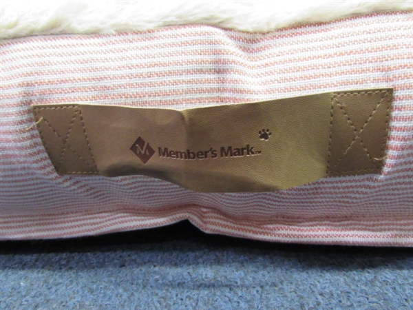NEW - LARGE RECTANGULAR DOG BED
