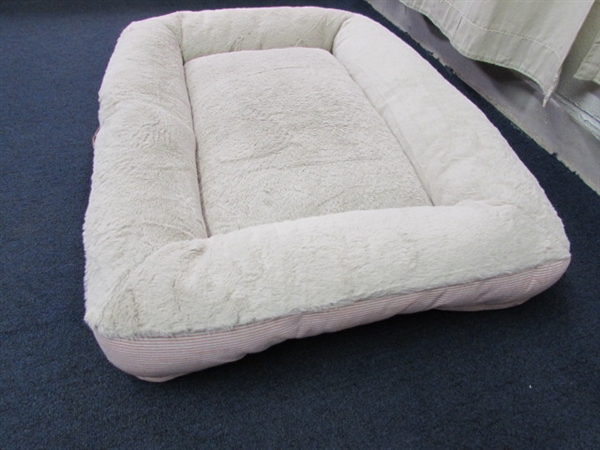 NEW - LARGE RECTANGULAR DOG BED