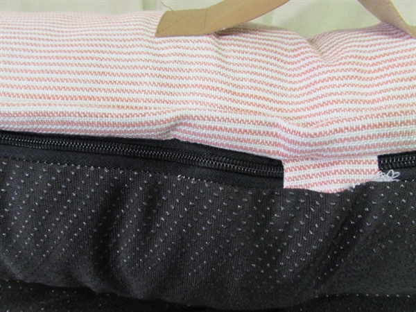 NEW - LARGE RECTANGULAR DOG BED