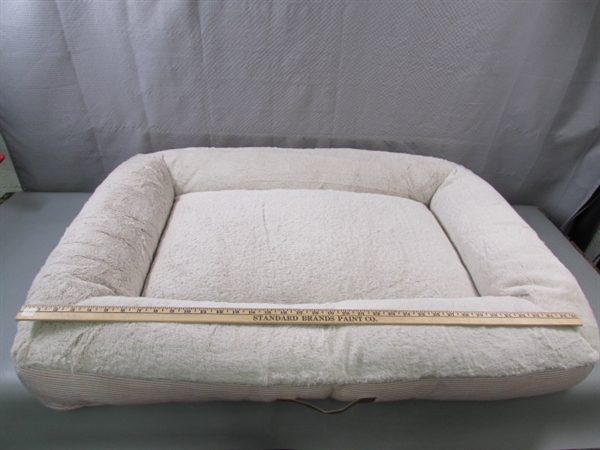 NEW - LARGE RECTANGULAR DOG BED