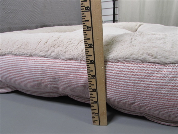 NEW - LARGE RECTANGULAR DOG BED