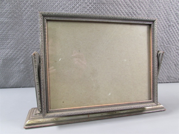 VINTAGE/ANTIQUE TABLE TOP PICTURE FRAME