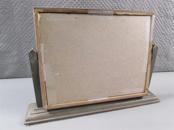 VINTAGE/ANTIQUE TABLE TOP PICTURE FRAME