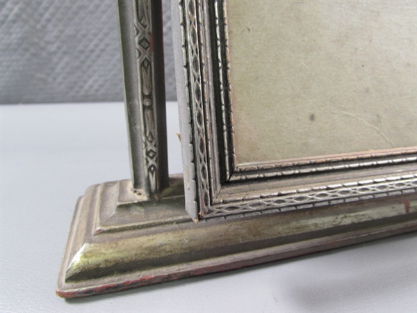 VINTAGE/ANTIQUE TABLE TOP PICTURE FRAME