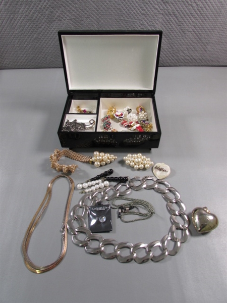BLACK JAPANESE JEWELRY BOX W/JEWELRY