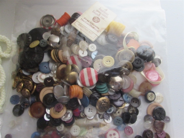 ZIPPERS & BUTTONS