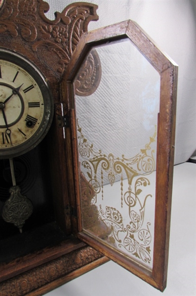 GINGERBREAD KITCHEN CLOCK
