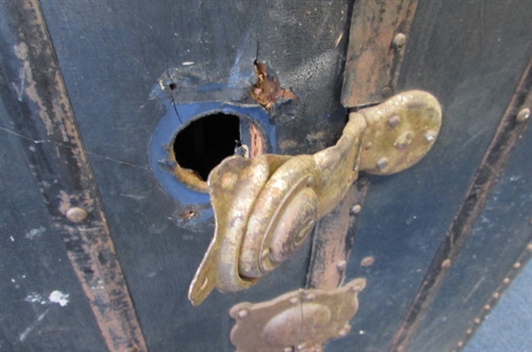 ANTIQUE WARDROBE TRUNK