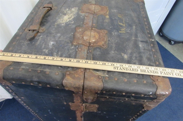 ANTIQUE WARDROBE TRUNK
