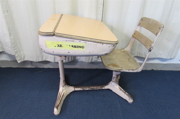 VINTAGE SCHOOL DESK W/ATTACHED CHAIR