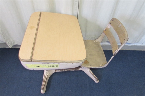 VINTAGE SCHOOL DESK W/ATTACHED CHAIR