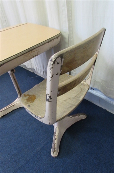 VINTAGE SCHOOL DESK W/ATTACHED CHAIR