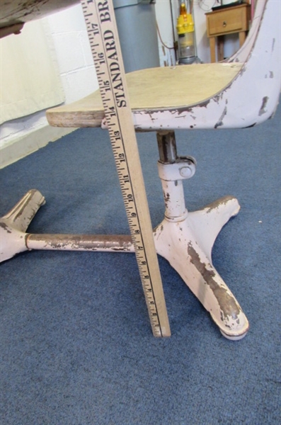 VINTAGE SCHOOL DESK W/ATTACHED CHAIR