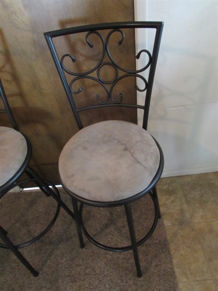 3 BAR STOOLS
