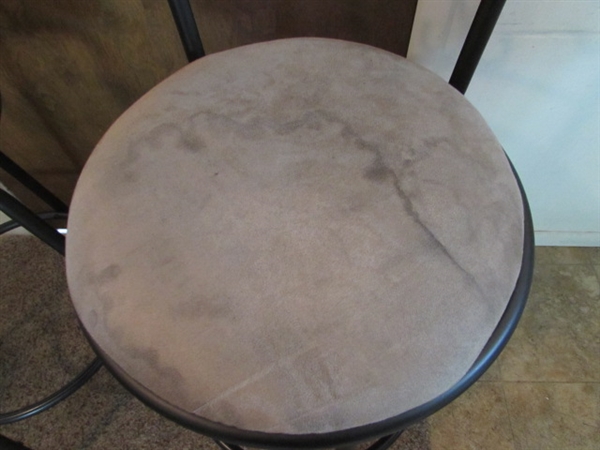 3 BAR STOOLS