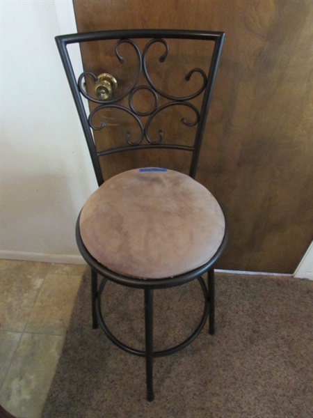 3 BAR STOOLS