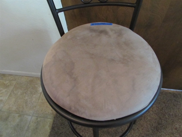 3 BAR STOOLS