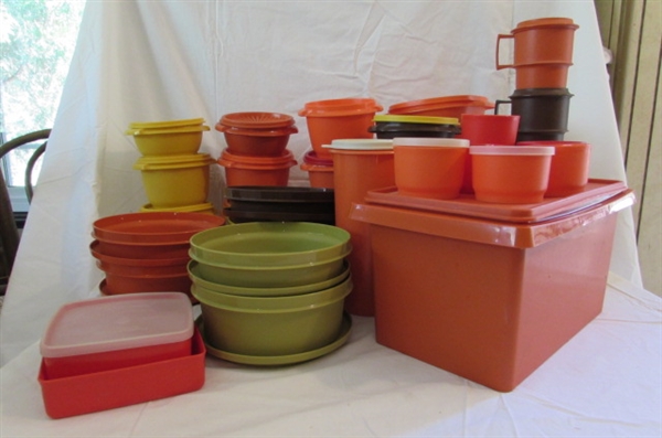 VINTAGE TUPPERWARE