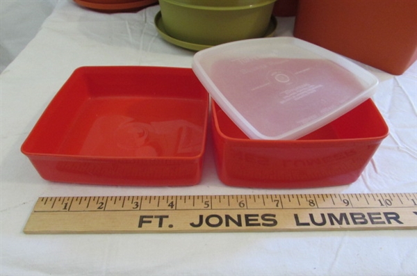 VINTAGE TUPPERWARE