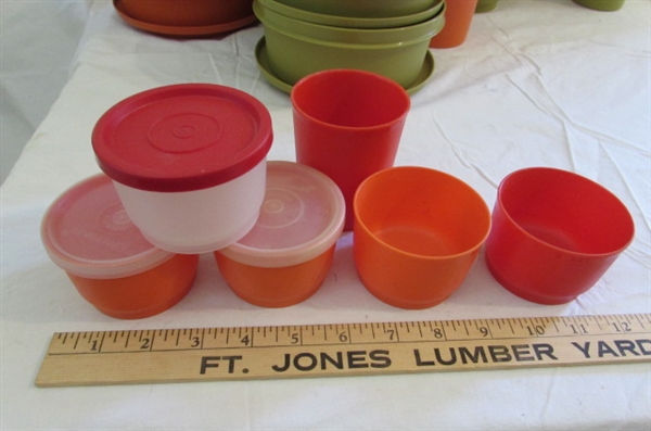 VINTAGE TUPPERWARE