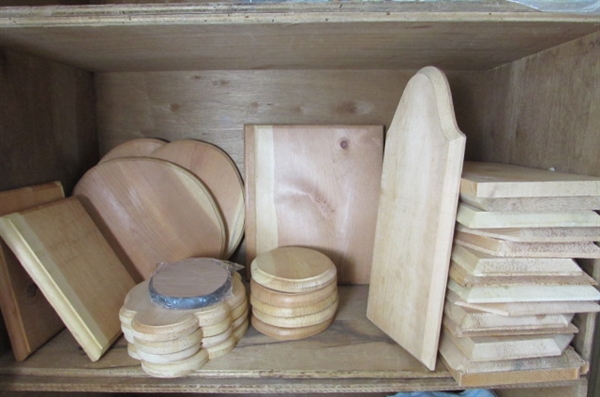 LARGE ASSORTMENT OF WOODEN PLAQUES
