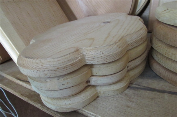 LARGE ASSORTMENT OF WOODEN PLAQUES