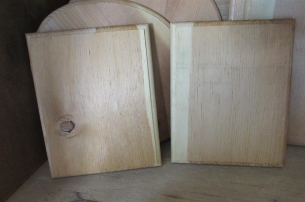 LARGE ASSORTMENT OF WOODEN PLAQUES