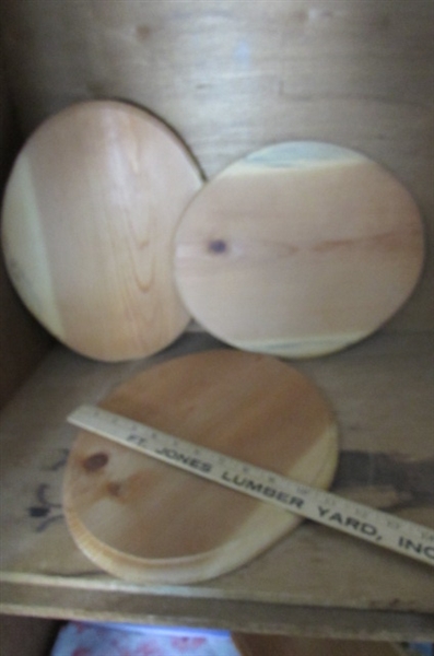 LARGE ASSORTMENT OF WOODEN PLAQUES