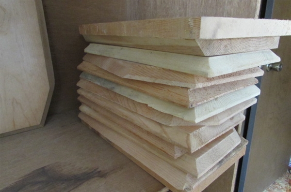 LARGE ASSORTMENT OF WOODEN PLAQUES