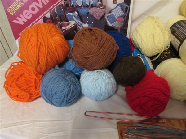 VINTAGE YARN & LAP-WEAVING LOOM