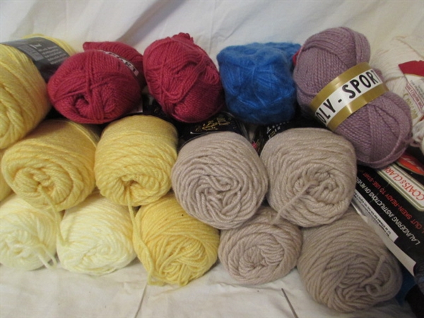 VINTAGE YARN & LAP-WEAVING LOOM
