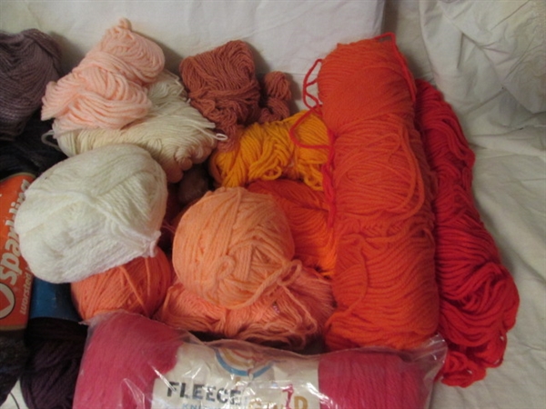 VINTAGE YARN & LAP-WEAVING LOOM