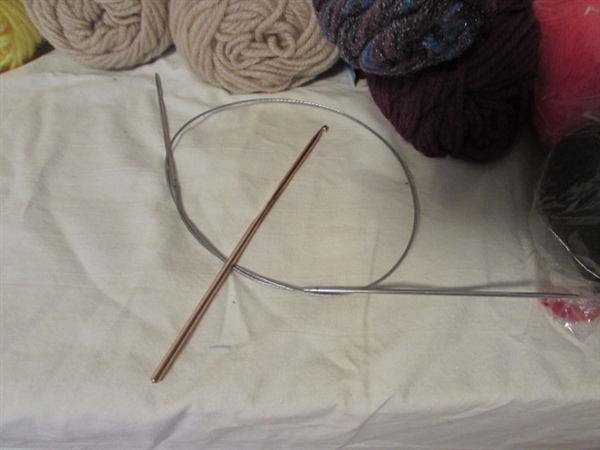 VINTAGE YARN & LAP-WEAVING LOOM