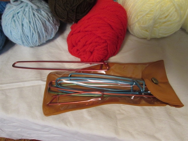 VINTAGE YARN & LAP-WEAVING LOOM