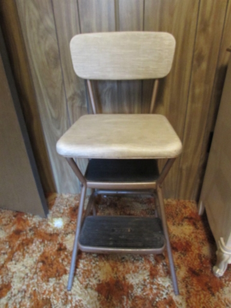 VINTAGE COSCO STOOL - STEP STOOL