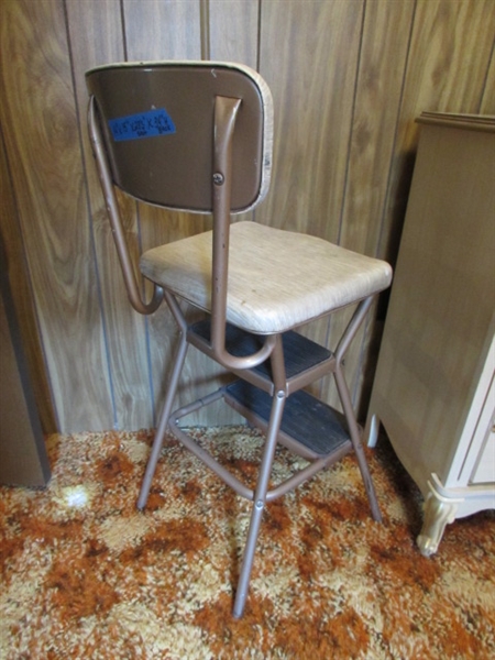 VINTAGE COSCO STOOL - STEP STOOL