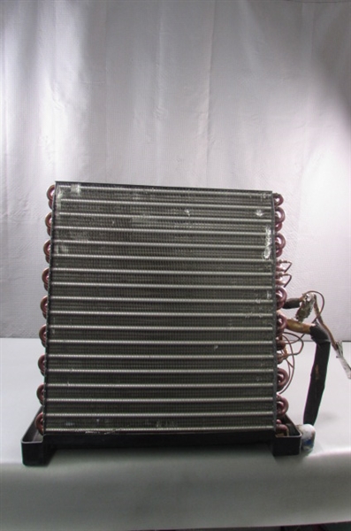 AIR CONDITIONING UNIT W/CONDENSER