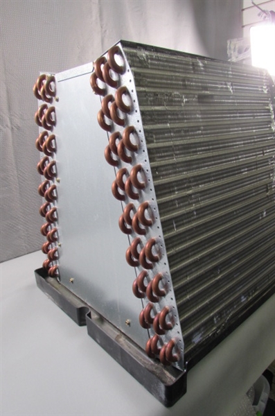 AIR CONDITIONING UNIT W/CONDENSER