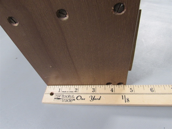 WALL MOUNT RIFLE MOUNT