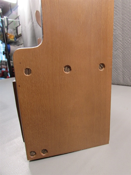WALL MOUNT RIFLE MOUNT