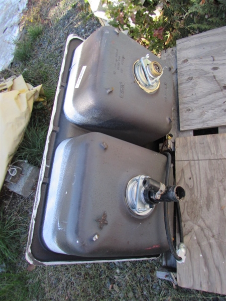 KOHLER DOUBLE SINK W/FAUCET